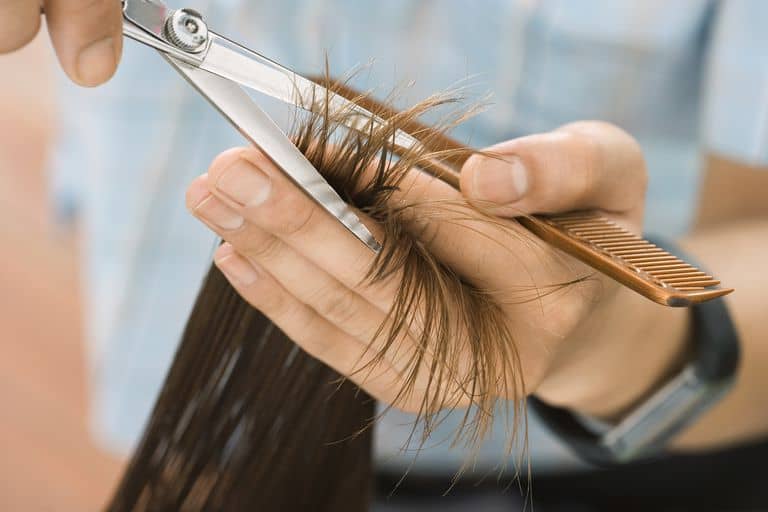 قص الشعر لا يفيد في زيادة طول شعرك