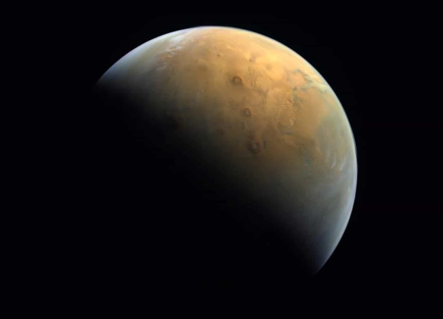 مسبار الأمل صورة المريخ اول