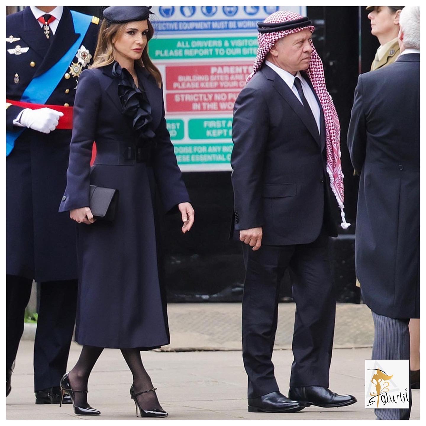 الملكة رانيا والملك عبدالله من جنازة الملكة إليزابيث